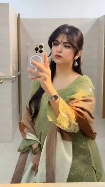 Kurti Caption Instagram ideas for a stylish kurti selfie