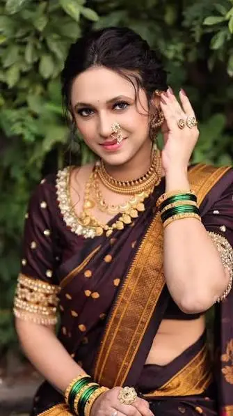 Marathi Mulgi Caption for Instagram in Marathi for a beautiful saree look