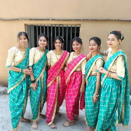 Marathi Mulgi Caption for Instagram in Marathi for a fun friends photo
