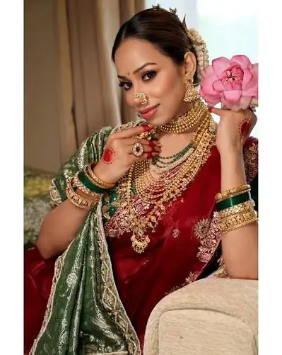 Marathi Mulgi Caption for Instagram in Marathi with a traditional Maharashtrian look