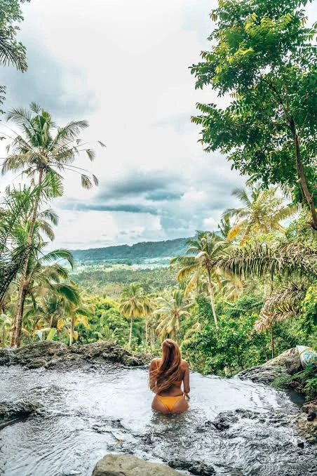 Short and aesthetic Waterfall Captions Instagram for scenic nature photos